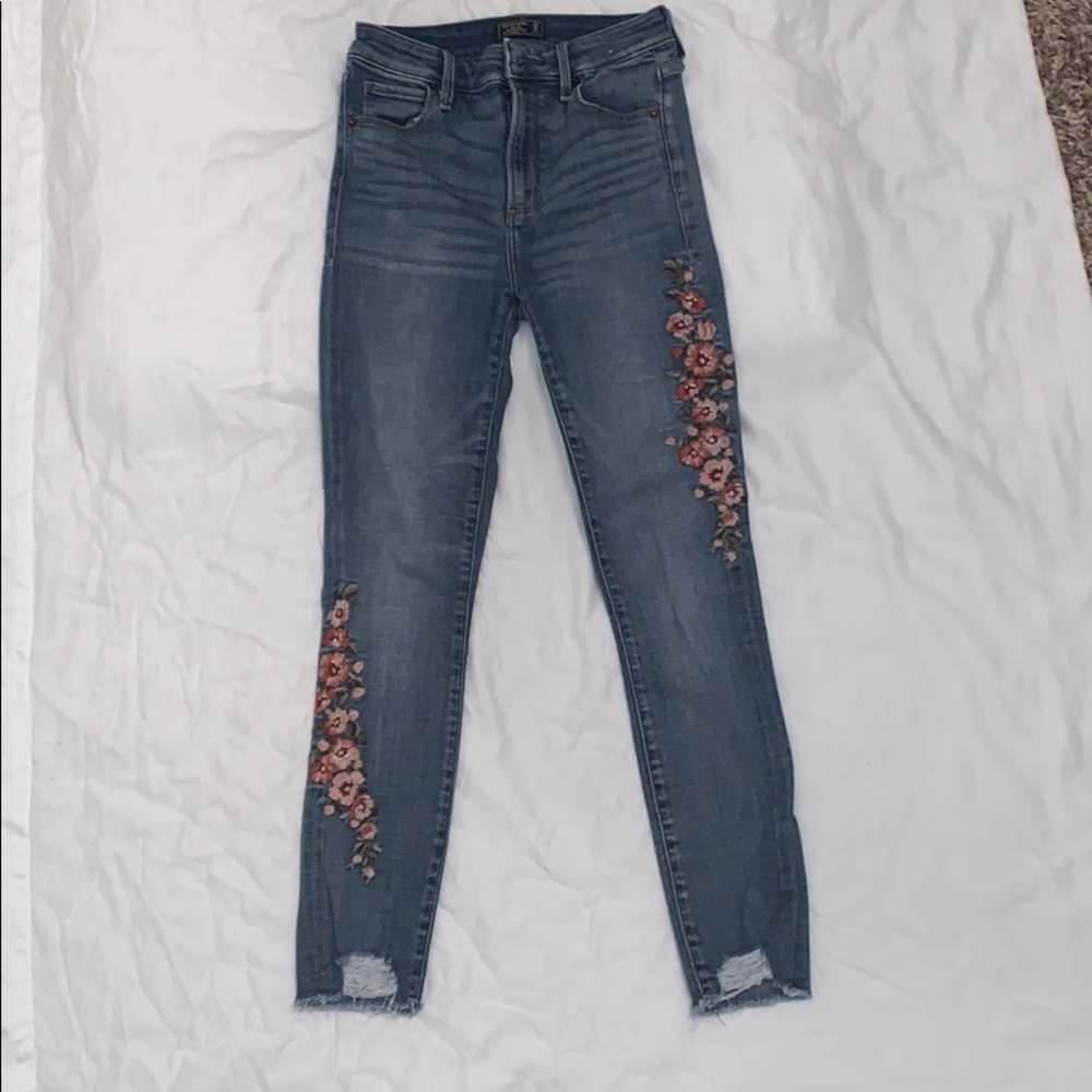Abercrombie & Fitch embroidered high rise jeans